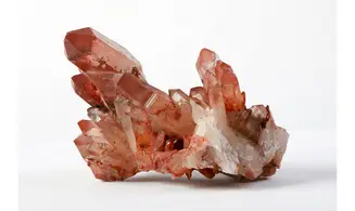 Quartz hematoide