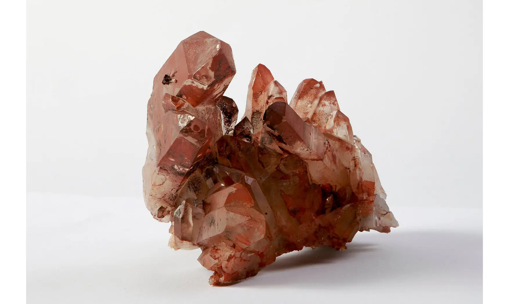 Quartz hematoide