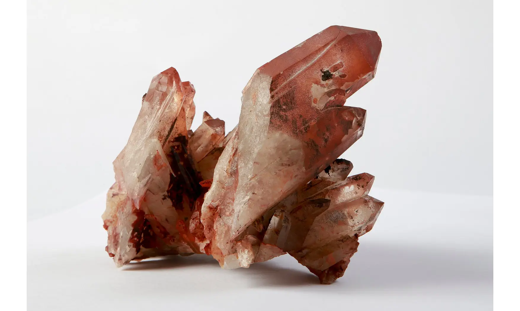 Quartz hematoide