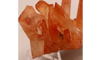 Quartz hematoide