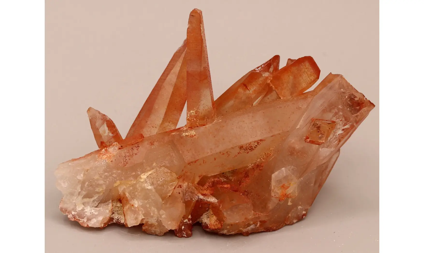 Quartz hematoide