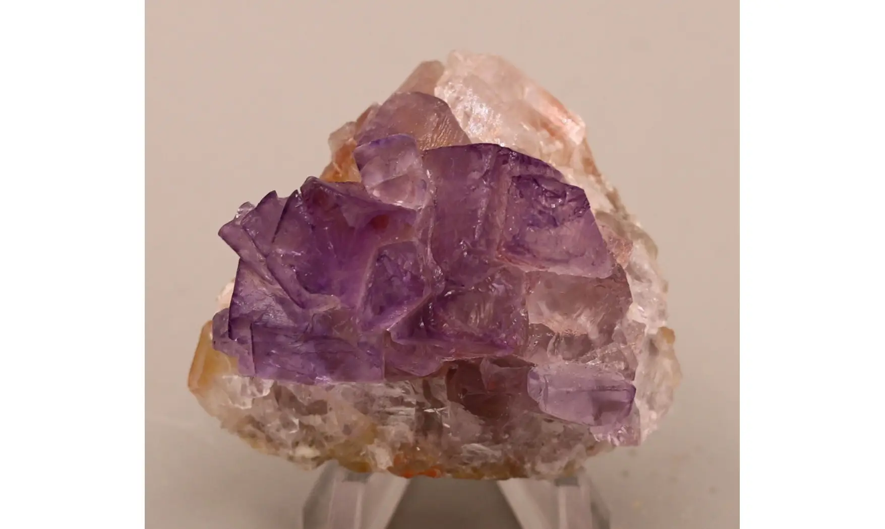 Fluorine fluorite violet