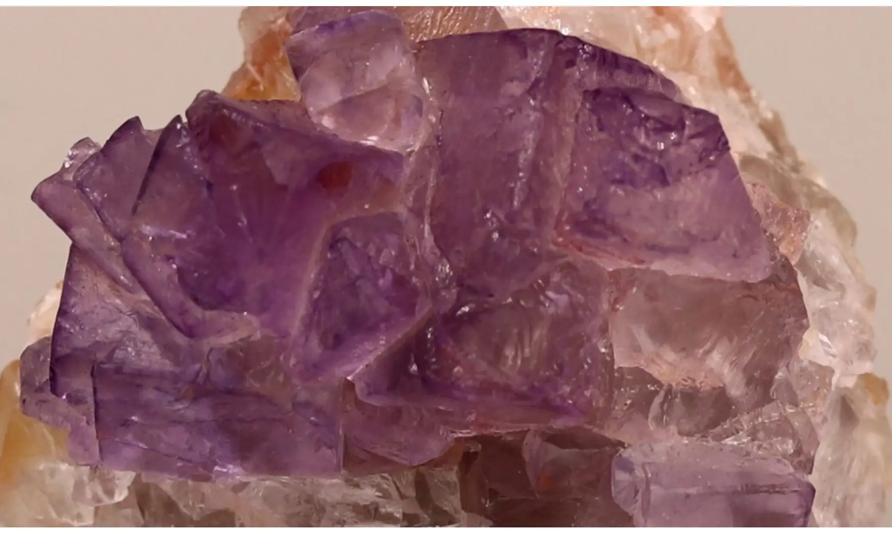 Fluorine fluorite violet