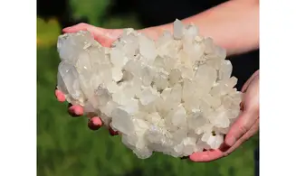 Cristaux de Quartz sur pierre