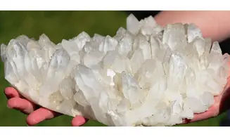 Cristaux de Quartz sur pierre