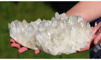 Cristaux de Quartz sur pierre