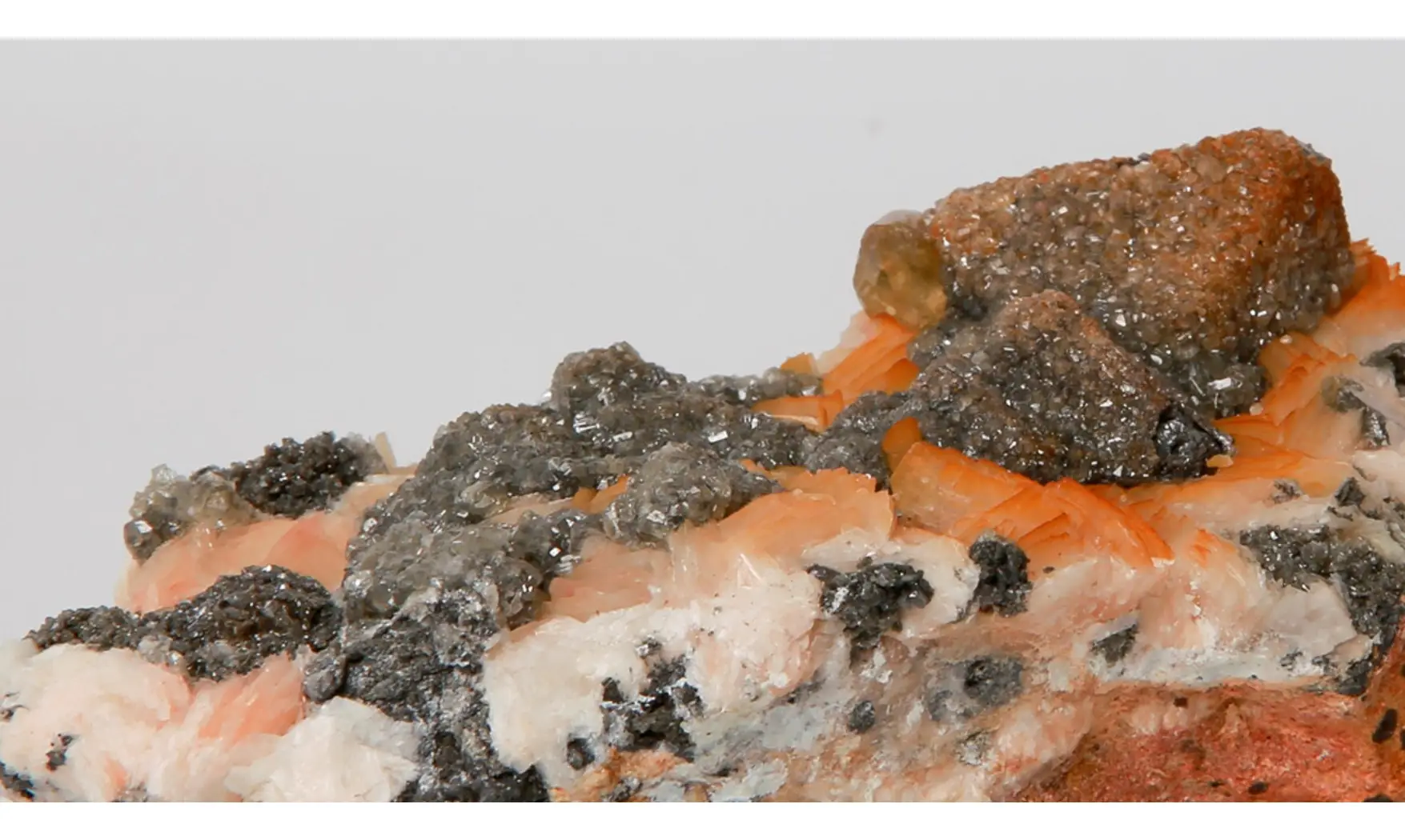 3d Cerusite on colored barytine